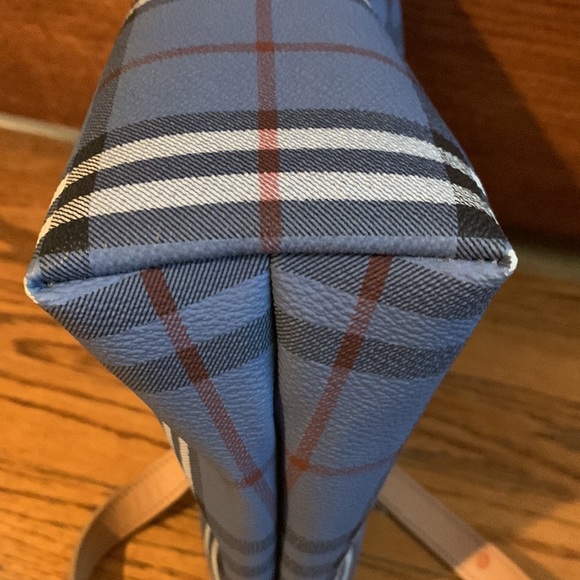 Blue plaid Burberry Tote with trademark horse logo. - Picture 8 of 13